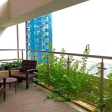 Lovely 1 Bedroom City View In Uptown Bgc