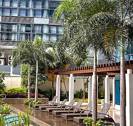Lovely 1 Bedroom View In Uptown Bgc 호텔 4*