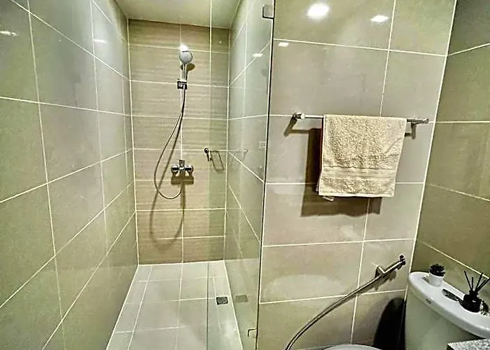 Lovely 1 Bedroom View In Uptown Bgc 4* 마닐라