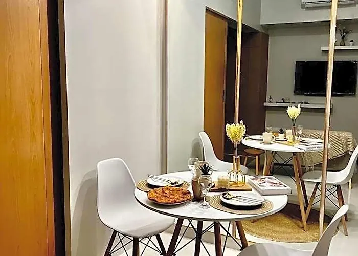 Lovely 1 Bedroom View In Uptown Bgc 호텔 4*